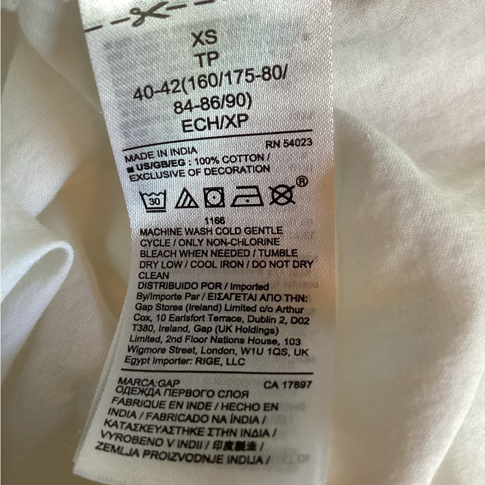 💗 GAP Smocked Blouse XS White Cotton EUC short sleeves - Picture 8 of 8